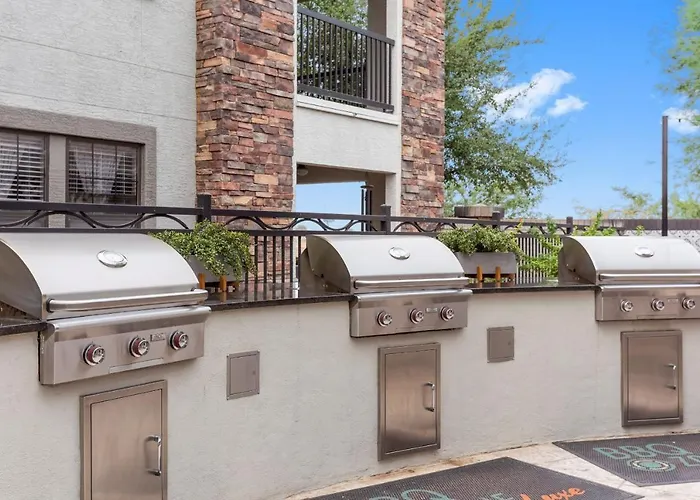 Cozysuites Glendale By The Stadium With Pool 10