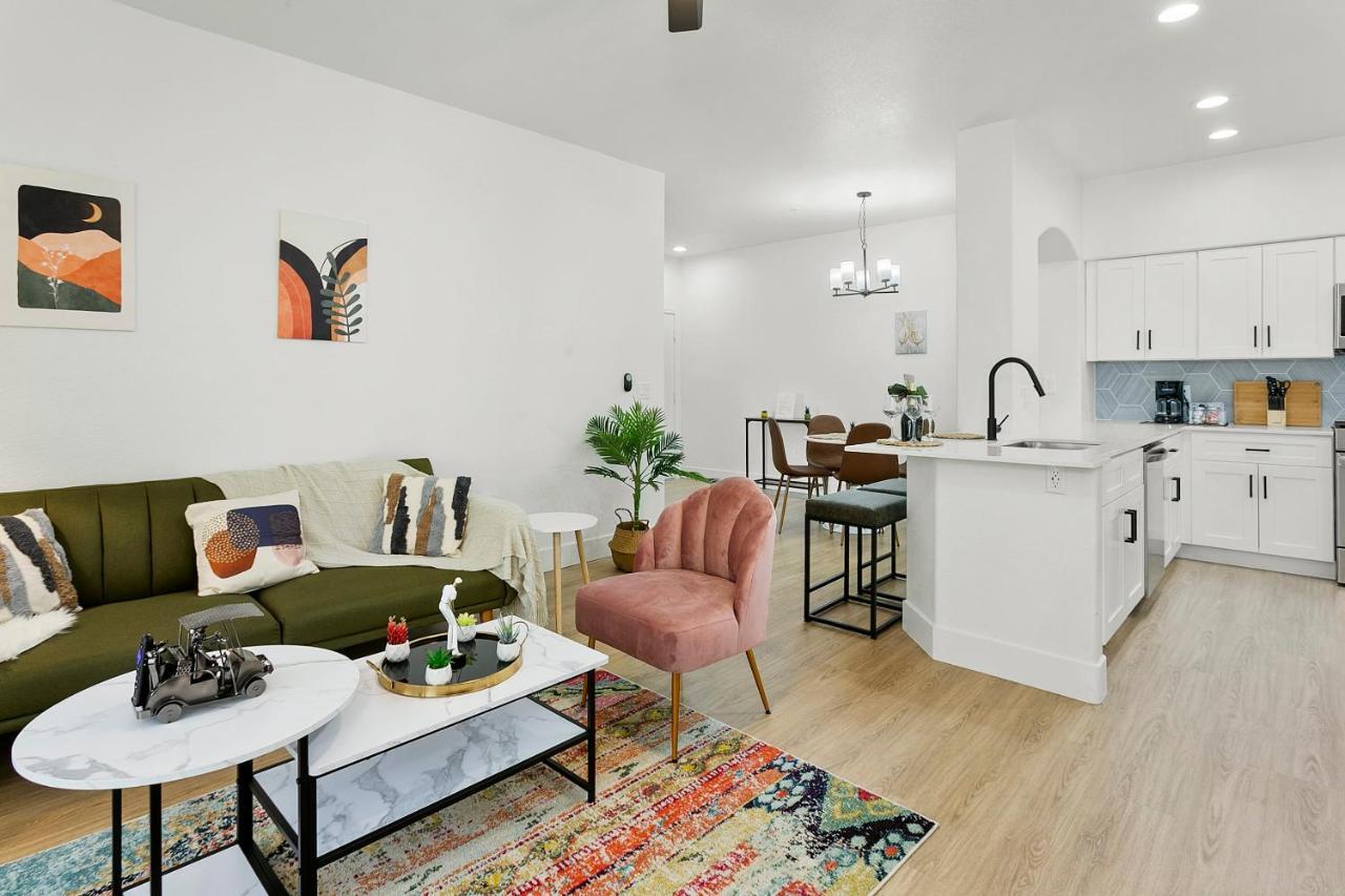 Cozysuites By The Stadium With Pool 10 *