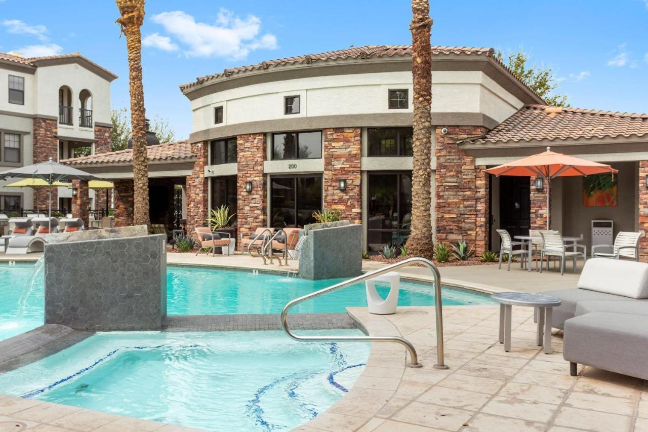 Apartment Cozysuites By The Stadium With Pool 10