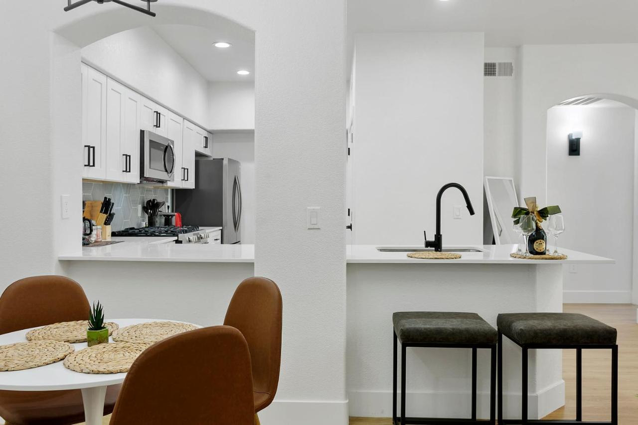 Apartment Cozysuites By The Stadium With Pool 10