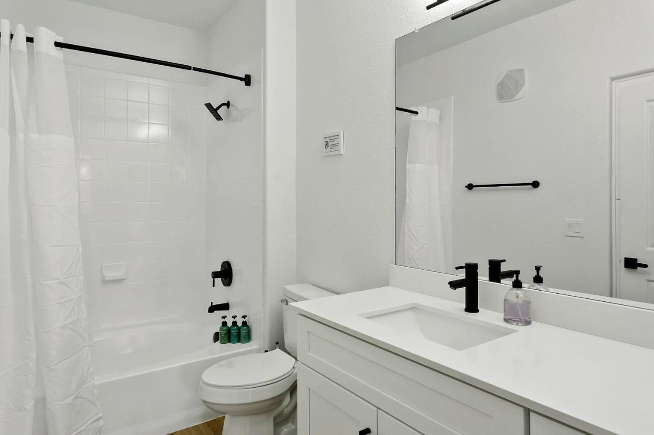 Apartment Cozysuites By The Stadium With Pool 10