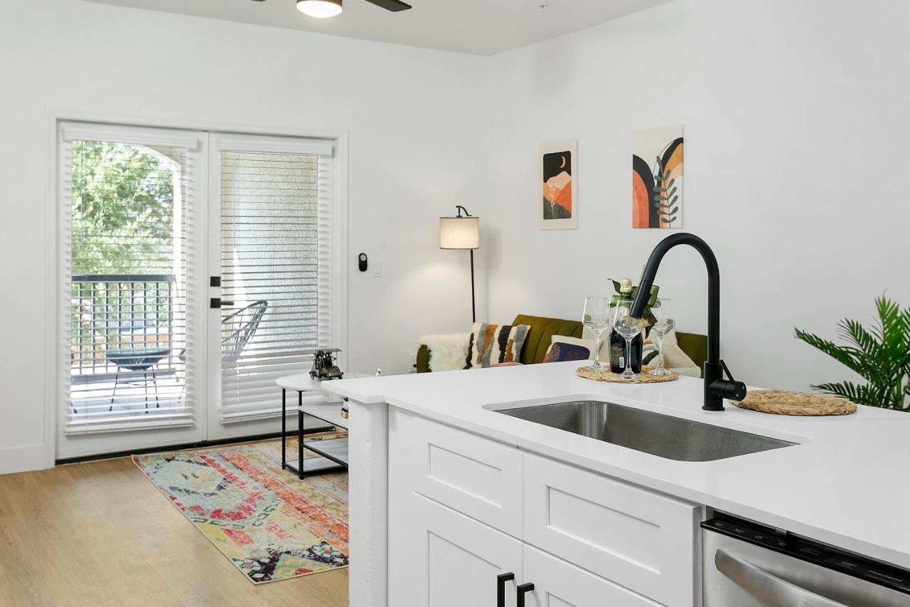 Cozysuites By The Stadium With Pool 10